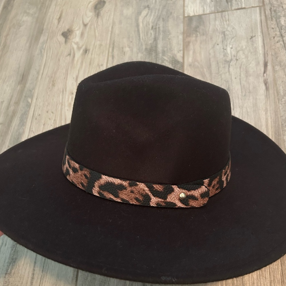 Women's Black Rancher Hat size 57 with leopard print hat band
